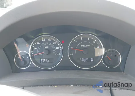 2010 Jeep Grand Cherokee Laredo z USA, uszkodzony, nr VIN 1J4PR4GK3AC144896